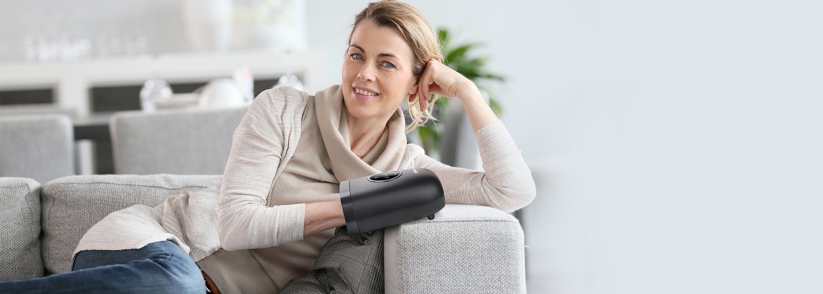 Wireless hand massager for stress relief